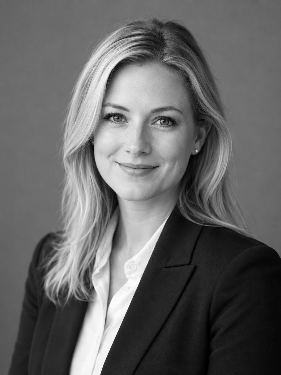 Porträt von Martina Schick – Prüfung und Meldung